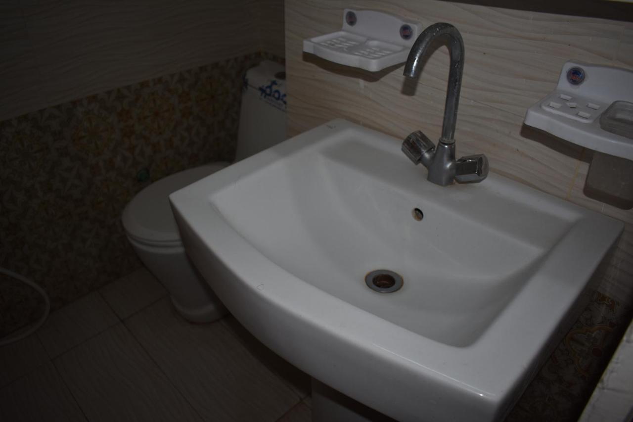 Hotel Kashmir Inn Равалпинди Экстерьер фото